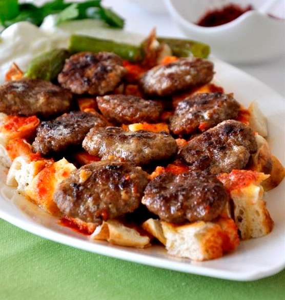 Köfteli İskender Kebabı Köfteli Kebap